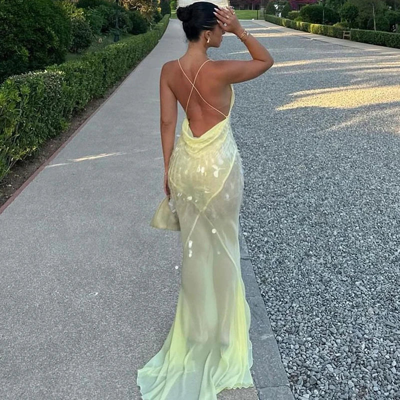 Flowy yellow dress with scattered paillettes