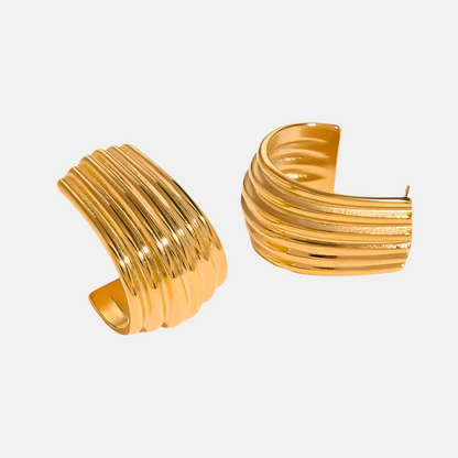 Luna Ribbed Wide-Band Hoop Earrings – Gold-Plated