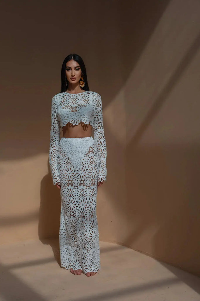 Long-sleeve lace top with flared cuffs
